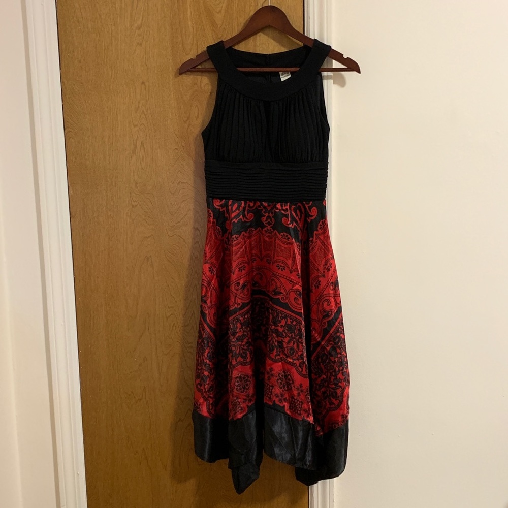 Sangria Neck Keyhole Dress in Red Size 4